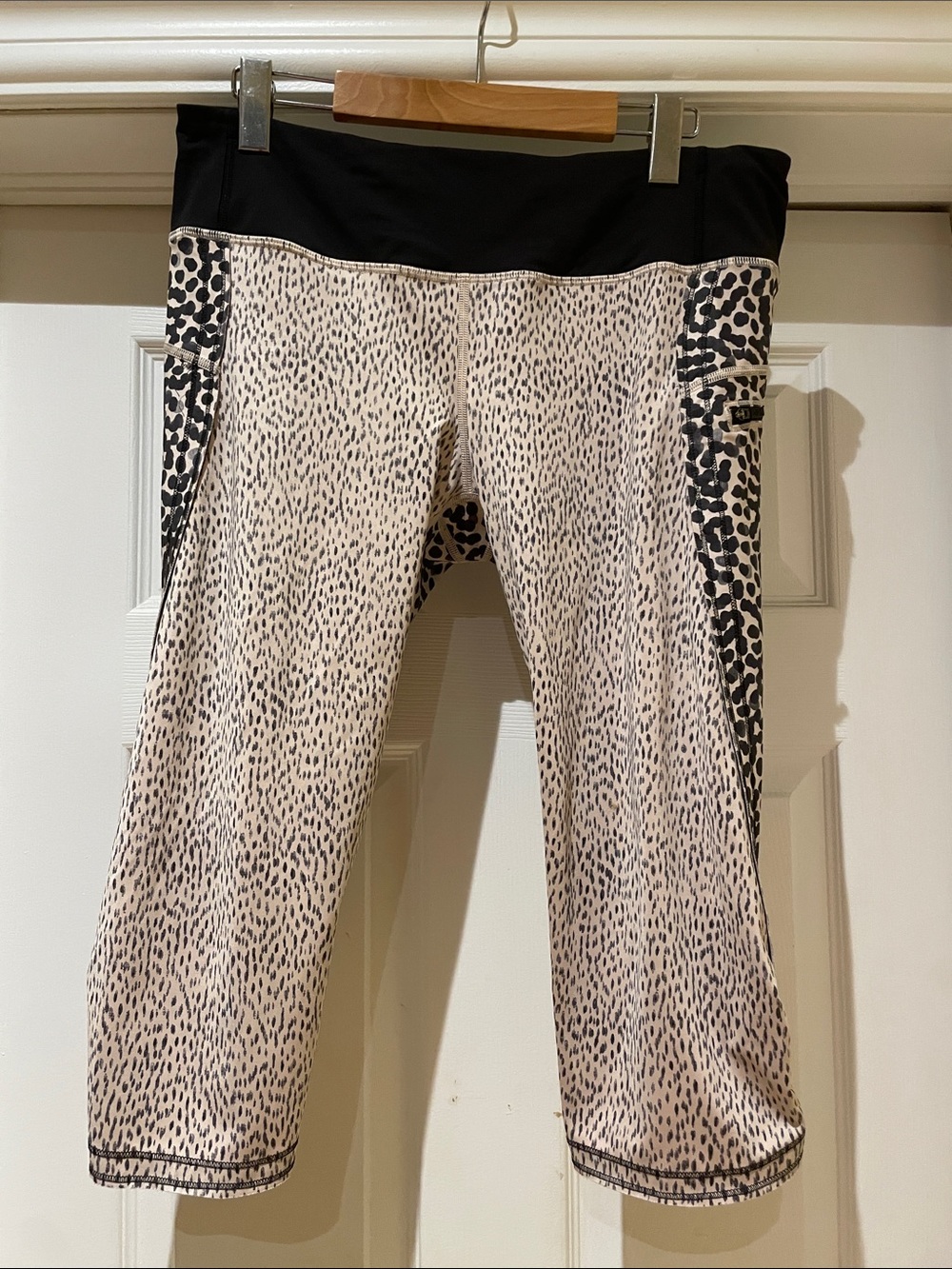 Lululemon Capri Size 10 Animal Print Althleisure Activewear